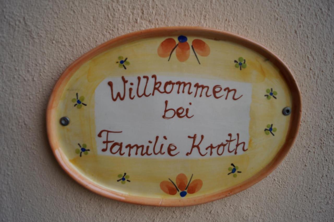 Weingut Eduard Kroth Briedel Extérieur photo